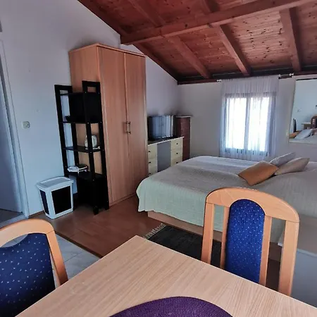 Apartments Losotovi Vrboska Exterior photo