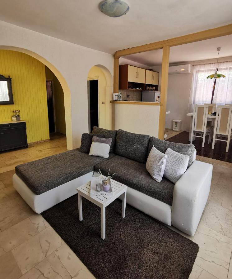 Apartment Losotovi